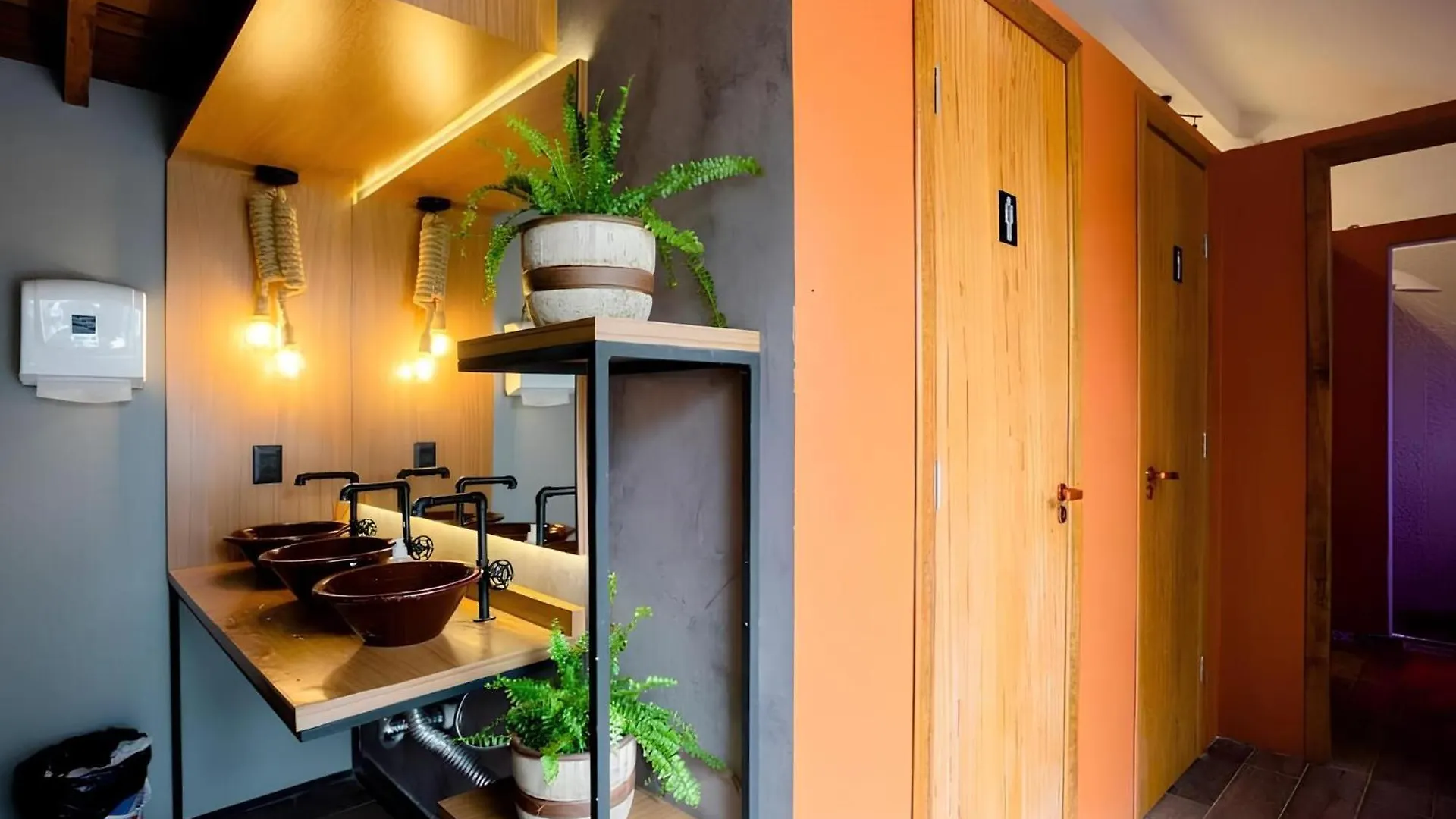 Nomades Vibe Da Ilha - Adventure Hostels & Coworking Florianópolis
