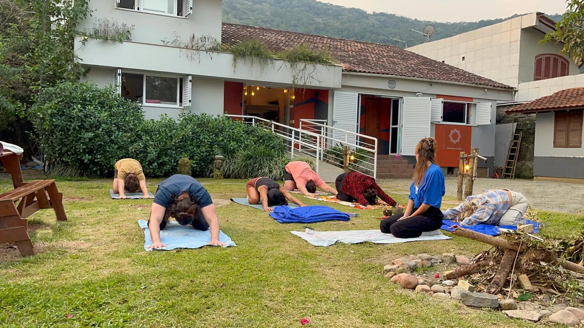 Nomades Vibe Da Ilha - Adventure Hostels & Coworking contacts